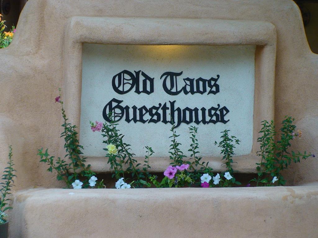 Old Taos Guesthouse B&B ภายนอก รูปภาพ