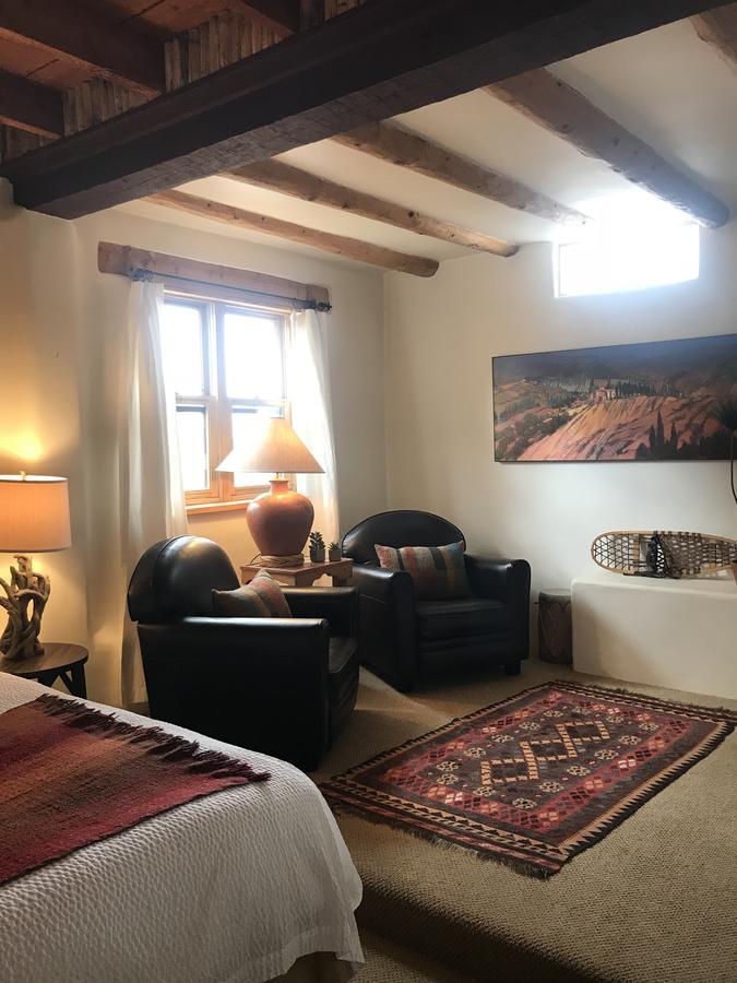 Old Taos Guesthouse B&B ภายนอก รูปภาพ
